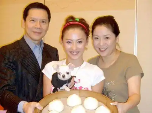 张柏芝晒喜剧之王剧照为周星驰庆生happybirthday