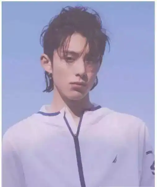 2018男生发型潮流趋势新型鬓角侧削,更清爽利落更时尚