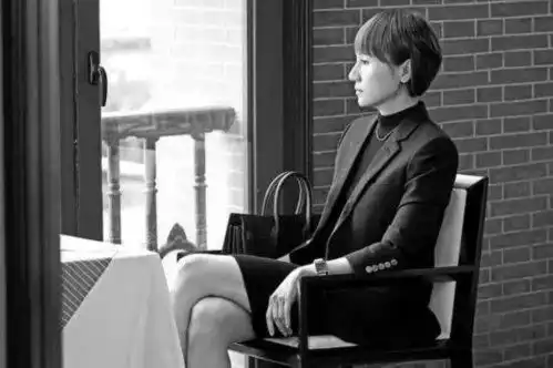 每个人的前半生都该读一本亦舒
