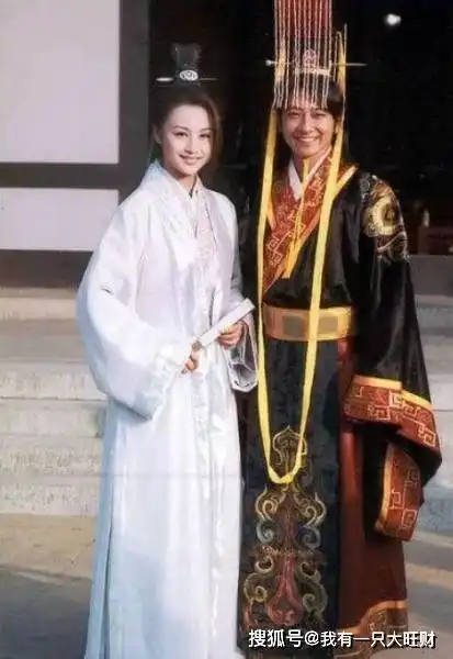 乌龙闯情关上官凤儿坐在最尊贵的位置,却承受着最悲惨的命运
