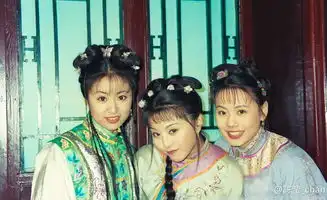 柳红陈莹晒近照穿深v裙身材姣好最新消息图
