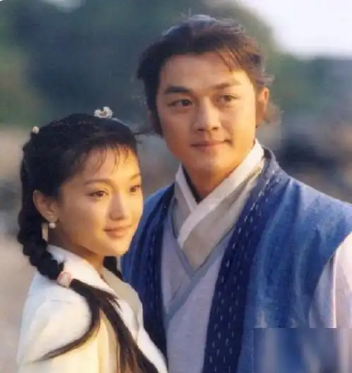 她是射雕英雄传中梅超风,10年不摘帽子,摘下后令人感慨良多
