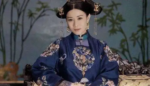 皇后去世,那么新册封的皇后所生的皇子,还是皇帝的嫡子么