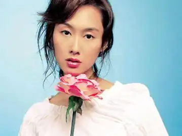 刘德华朱茵未公开激情床照惨曝光香艳无比