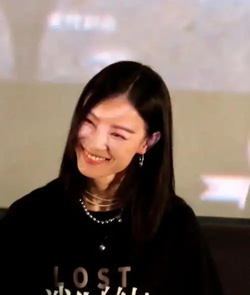 从中专到研究生的莫小贝,出演偶像剧遭群嘲,只因颜值太出戏
