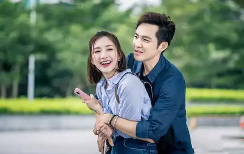 徐锦江的胶带陈伟霆的绅士手,这8位的边界感,让多少男星脸红