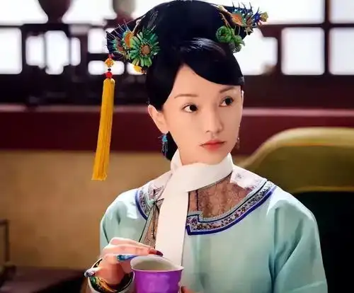 艺术献身周迅一幅画被卖184万,身价百亿却穿地摊货领奖