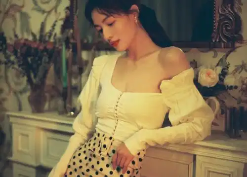 钟楚曦身材太好,复古宫廷风穿出清新甜美范,堪比时尚教科书