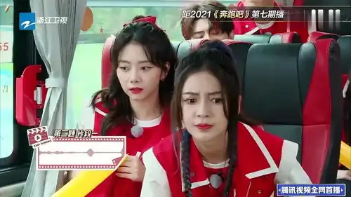 李沁听到台词瞬间想到是微微一笑很倾城,anglebaby也瞬间想起来了
