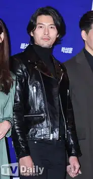 组图玄彬留长发蓄胡须亮相造型成熟大变样
