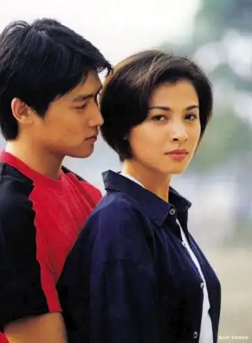 陆毅鲍蕾合体走机场,两人十指相扣,这才是秀恩爱最高境界
