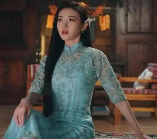 原来不止景甜穿旗袍带感,看了谭松韵的旗袍照片,原谅我心动了