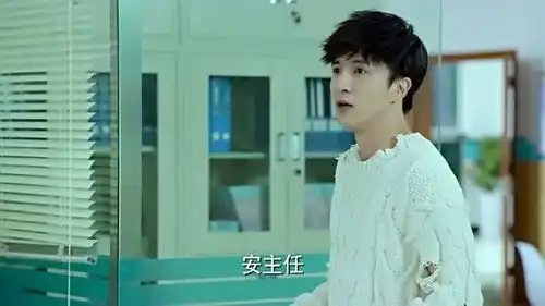 我们的少年时代安谧对陶西冷淡不再苛刻,让陶西没有机会套近乎了
