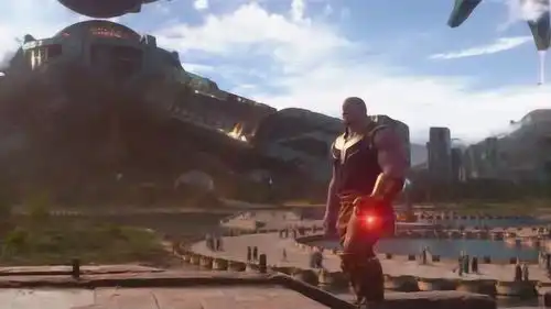 复仇者联盟灭霸当面给奇异博士还原了泰坦星的样貌
