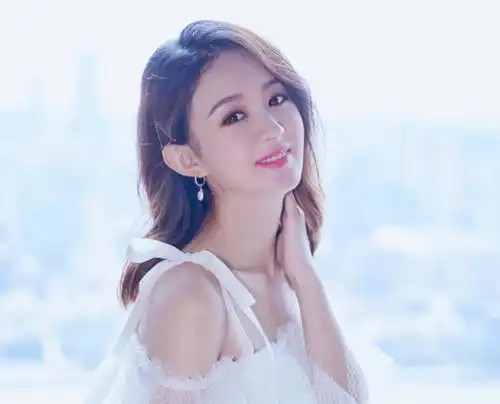 赵丽颖产后首次更博,只有8个字评论就过万,网友这是个好消息
