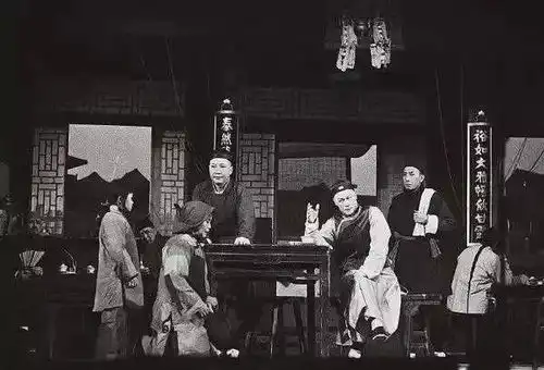 限时套票京味京腔的茶馆上演了60年,用四川话演绎起来依旧被赞大格局
