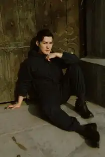 严屹宽曝潮流工装照眼神魅惑苏帅