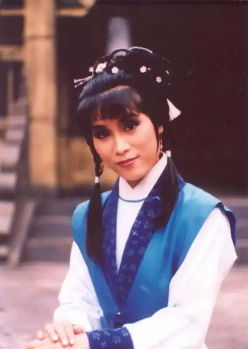 她靠射雕英雄传一炮而红,当初被誉为最美女神,如今却老得认不出