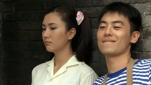 正阳门下问完之后,便跑开了,春明妈一阵道谢
