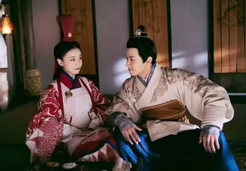 看小偶像20天赚的钱就懂为啥都想当明星,王传君落魄得只剩100万