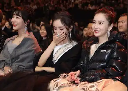 三杨开泰,杨颖杨幂杨紫微博之夜,索丝曼觉得最后一张图美极了
