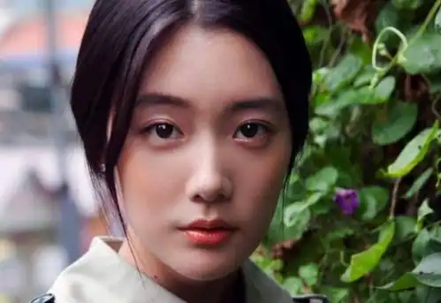 当时饱受争议的李成敏,出道多年一直没有什么负面,如今十分幸福
