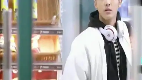 谈判官谢晓飞和童恬恬打闹,被孙昊看见了,吃了一肚子醋