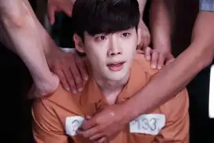 w公布最新剧照李钟硕身陷囹圄展现扎实演技