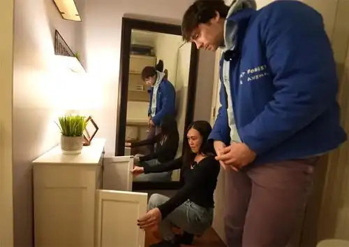 34岁大姑娘住进棒槌户型,7㎡蜗居一住就2年,网友太逼仄了
