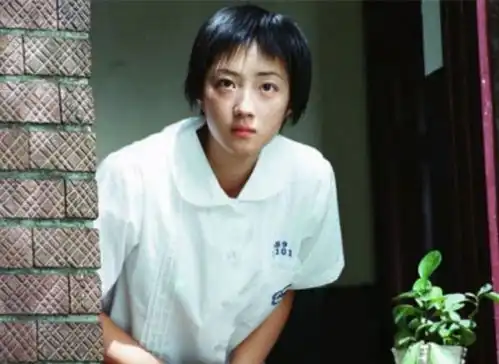 胡歌廖凡酒局抽烟被拍桂纶镁现场热舞上袖滑落,尖叫不断醉意浓