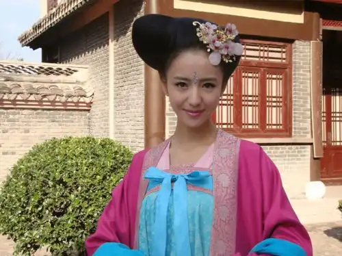 美人天下播出9年主演再聚,张庭连续夸赞李小璐善良
