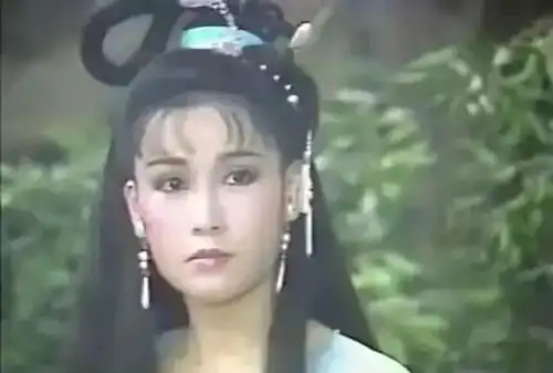 文咏珊版的王语嫣被骂颜值低,珠玉在前,6版王语嫣美得各有千秋

