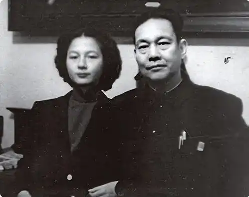 京剧大师周信芳离婚又再婚,他与两任妻子的命运都很悲情
