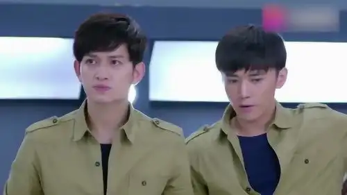 麻辣变形计大叔蓄势待发配合演出麻辣保镖实战训练即将开始
