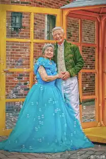 8旬夫妇拍童话梦幻婚纱照追太阳的后裔画面