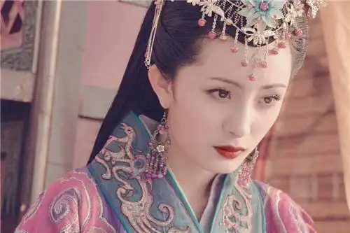 关于形容女孩子清秀美丽的诗句