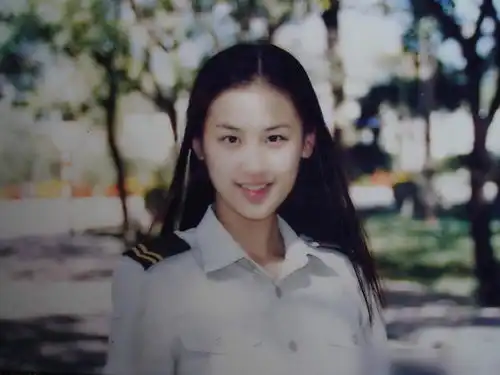 黄圣依金莎20年前合照曝光,疑似金莎打过瘦脸,黄圣依割了双眼皮