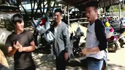 猎毒人于和伟徐洪浩同框研读剧本,拍摄过程中展现非凡默契
