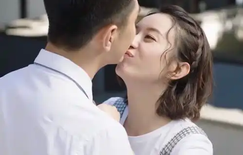 倾城时光林浅设计国风服装携手厉致诚走秀,谁注意到林浅的胸衣
