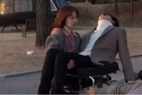 为啥电视剧公主抱那么轻松当看到全身照,原谅我笑出猪叫声