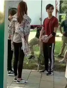 男女主角都太养眼甜蜜暴击鹿晗关晓彤路透照曝光