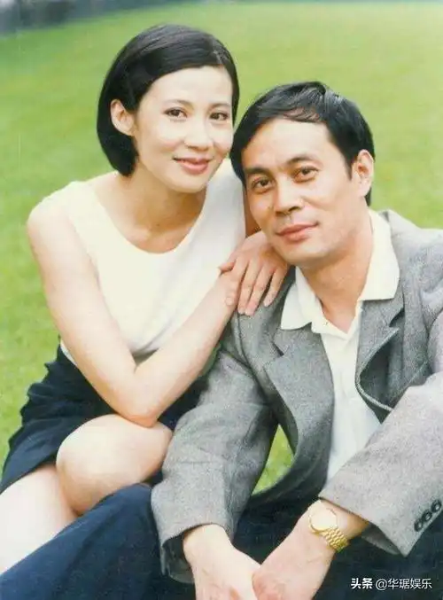 跟李幼斌的坎坷婚姻相比,张光北与陈炜的一吻定情才是真爱
