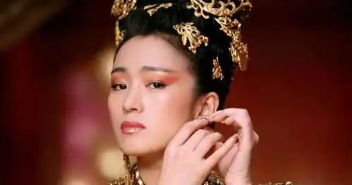 满城尽带黄金甲周杰伦被硬塞进剧组,最后还是没有撑起票房
