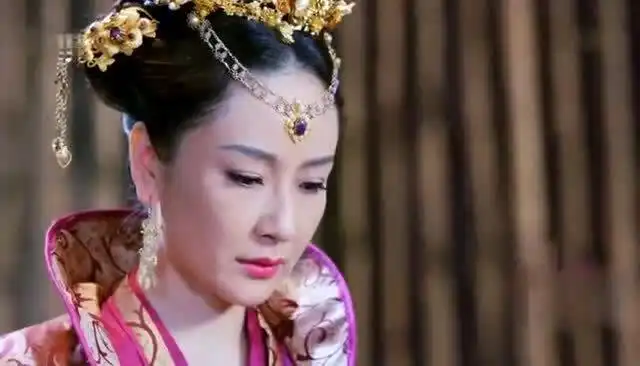 元淳对燕洵也是用情至深了,哭着求着要出宫救燕洵