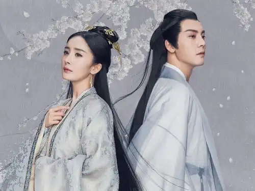 斛珠夫人官宣剧照,杨幂拉弓照撞上赵丽颖,差距对比一目了然