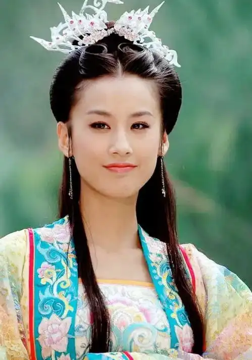 为爱8年隐忍不发,运营1年2亿资金,黄圣依的人生比想象得更精彩