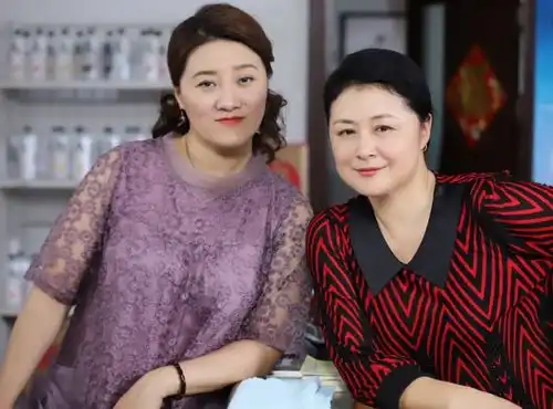 演员谢大脚于月仙因车祸去世众星发文悼念,网友评论令人泪目
