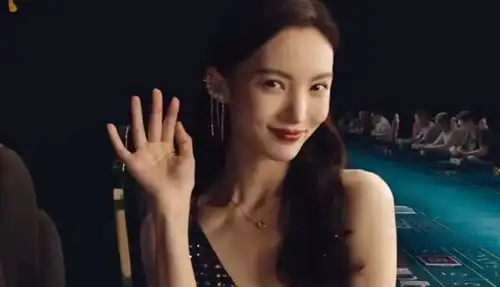 胡夏.....给金晨和李易峰当炮灰了
