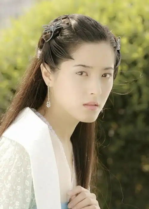 一流长相,章子怡秦海璐承认的中戏校花,却生生混成了三线演员