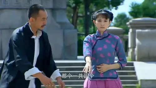 勇敢的心翠儿眼睛看不见,但耳朵好使,门外就听到教堂有人弹琴